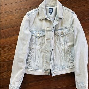 Gap Lightwash Denim Jacket - size XS